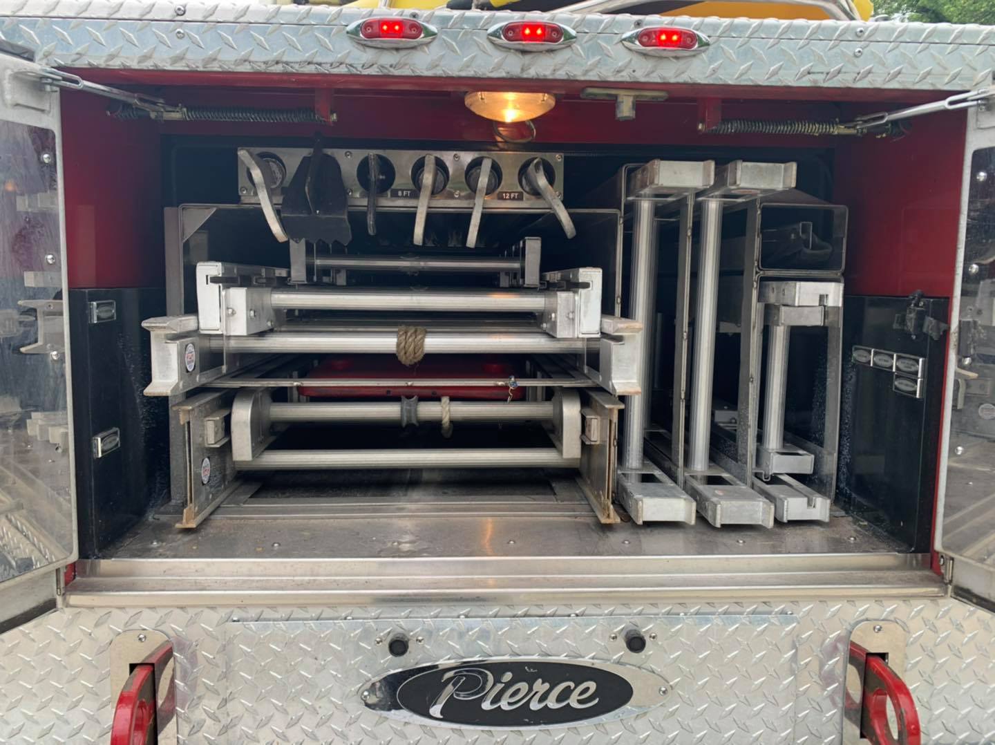 2004 Pierce Dash 100' MidMount Quint Used Truck Details